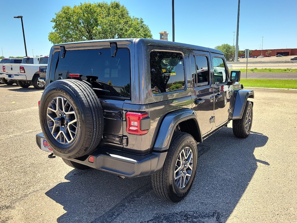 Used 2025 Jeep Wrangler Sahara SUV