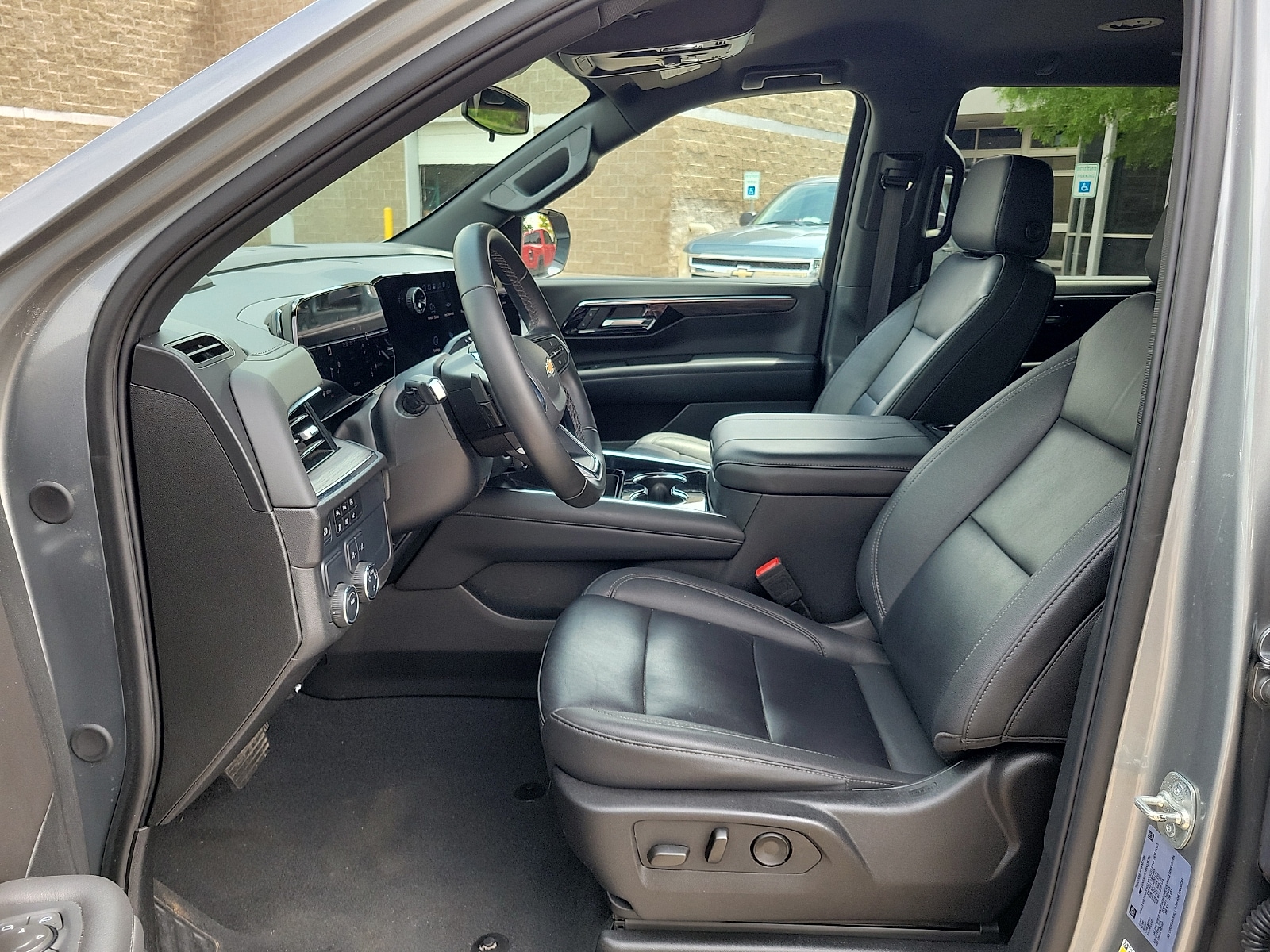 2025 Chevrolet Tahoe LT - Photo 12