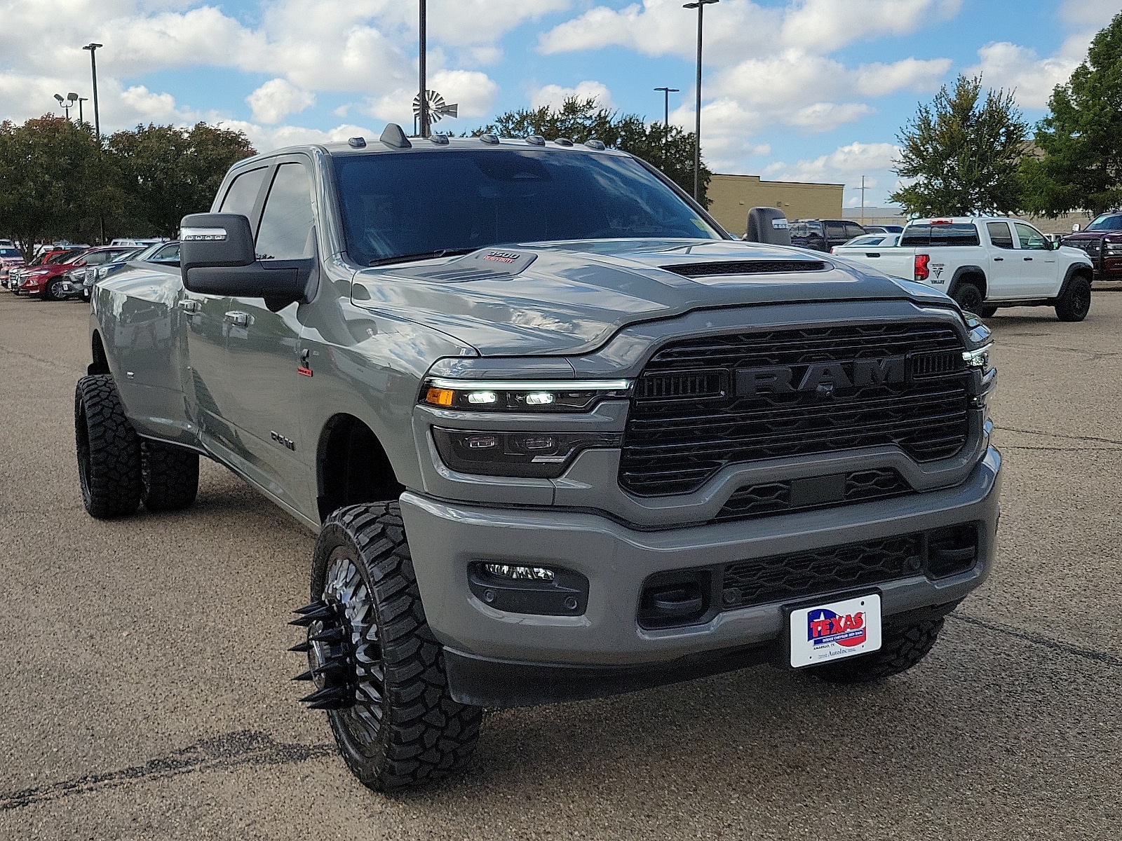 2026 RAM 3500 Laramie - Photo 6