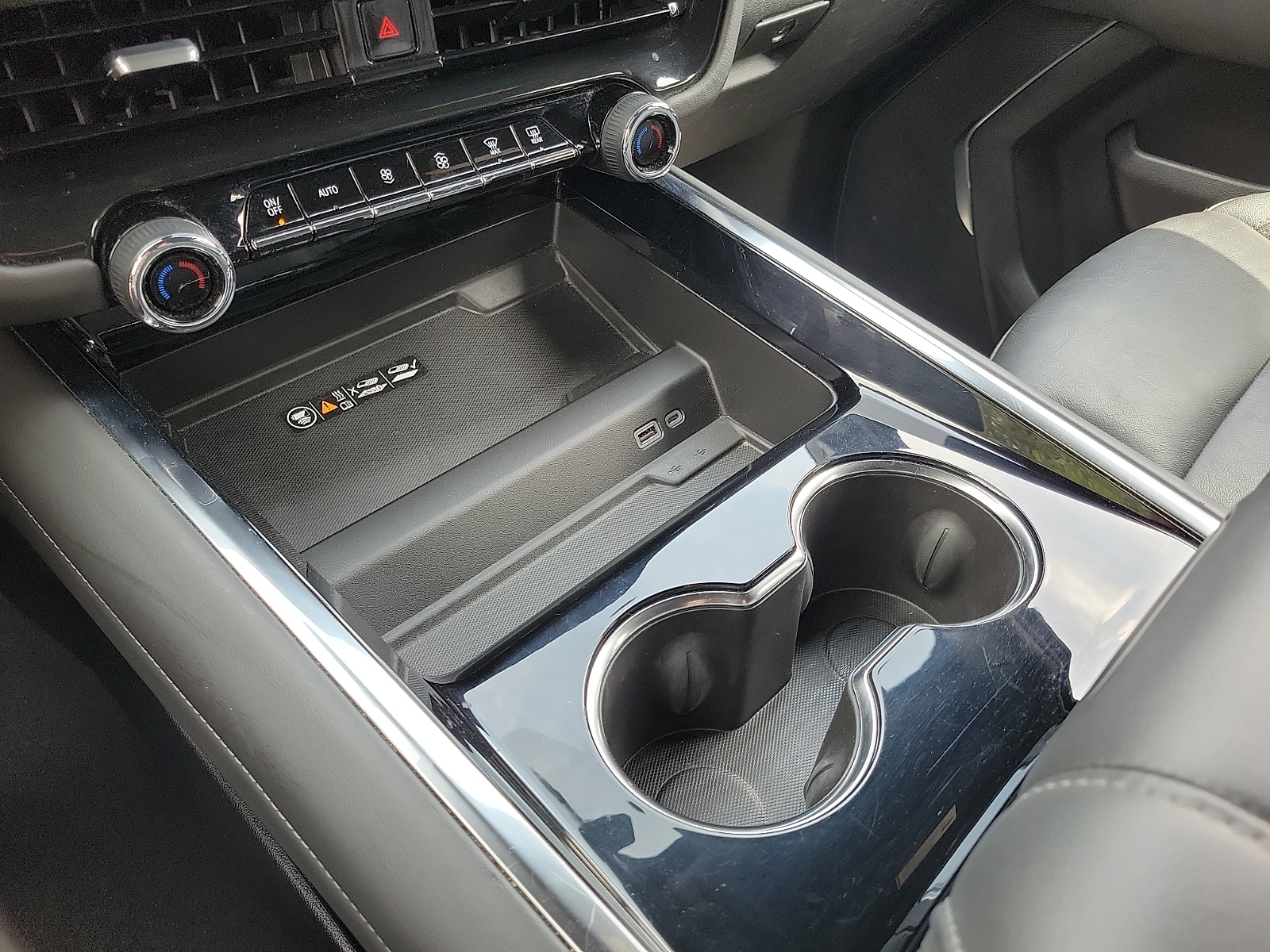 2025 Chevrolet Tahoe LT - Photo 18