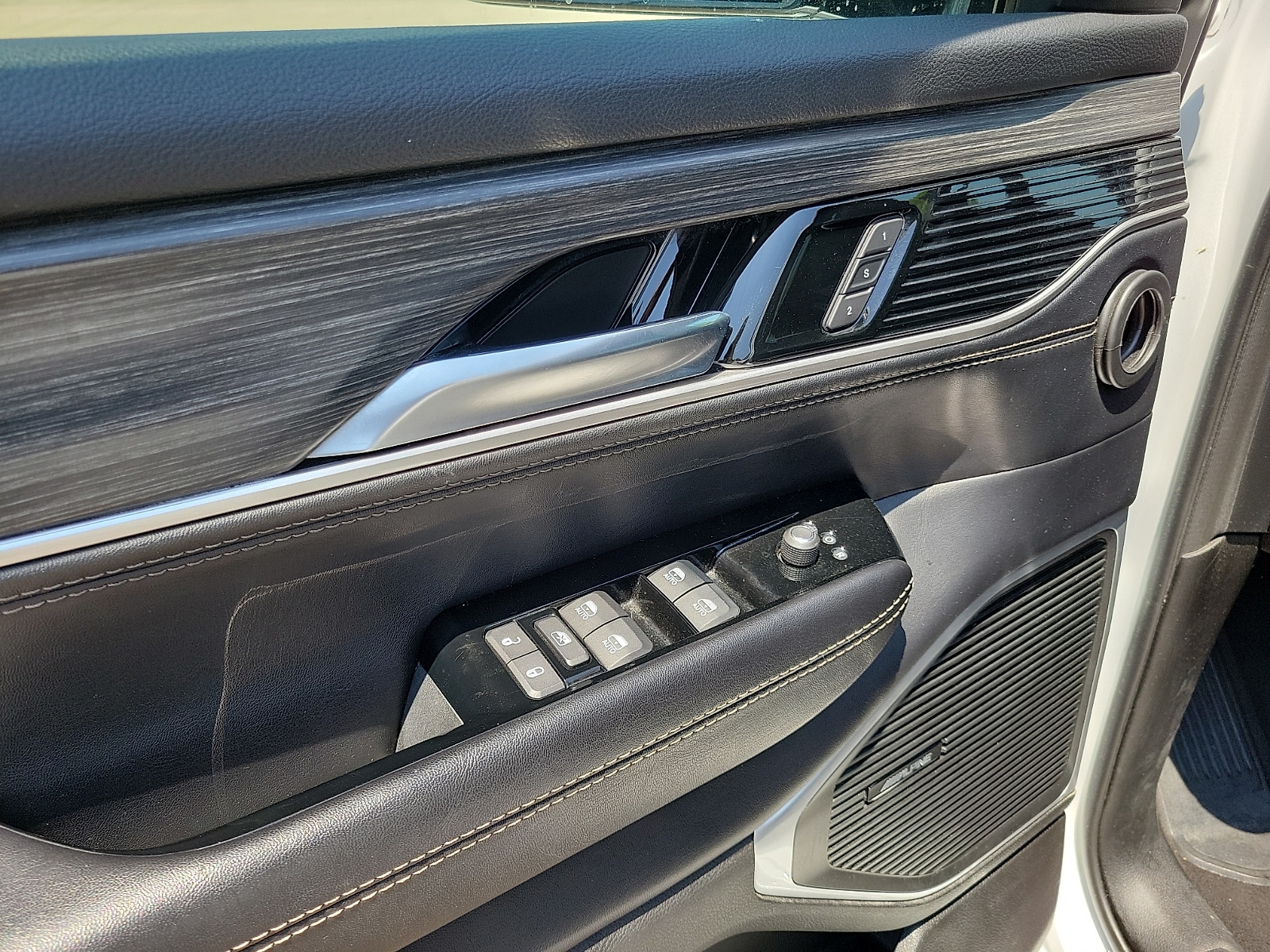 2024 Jeep Wagoneer Series II - Photo 11