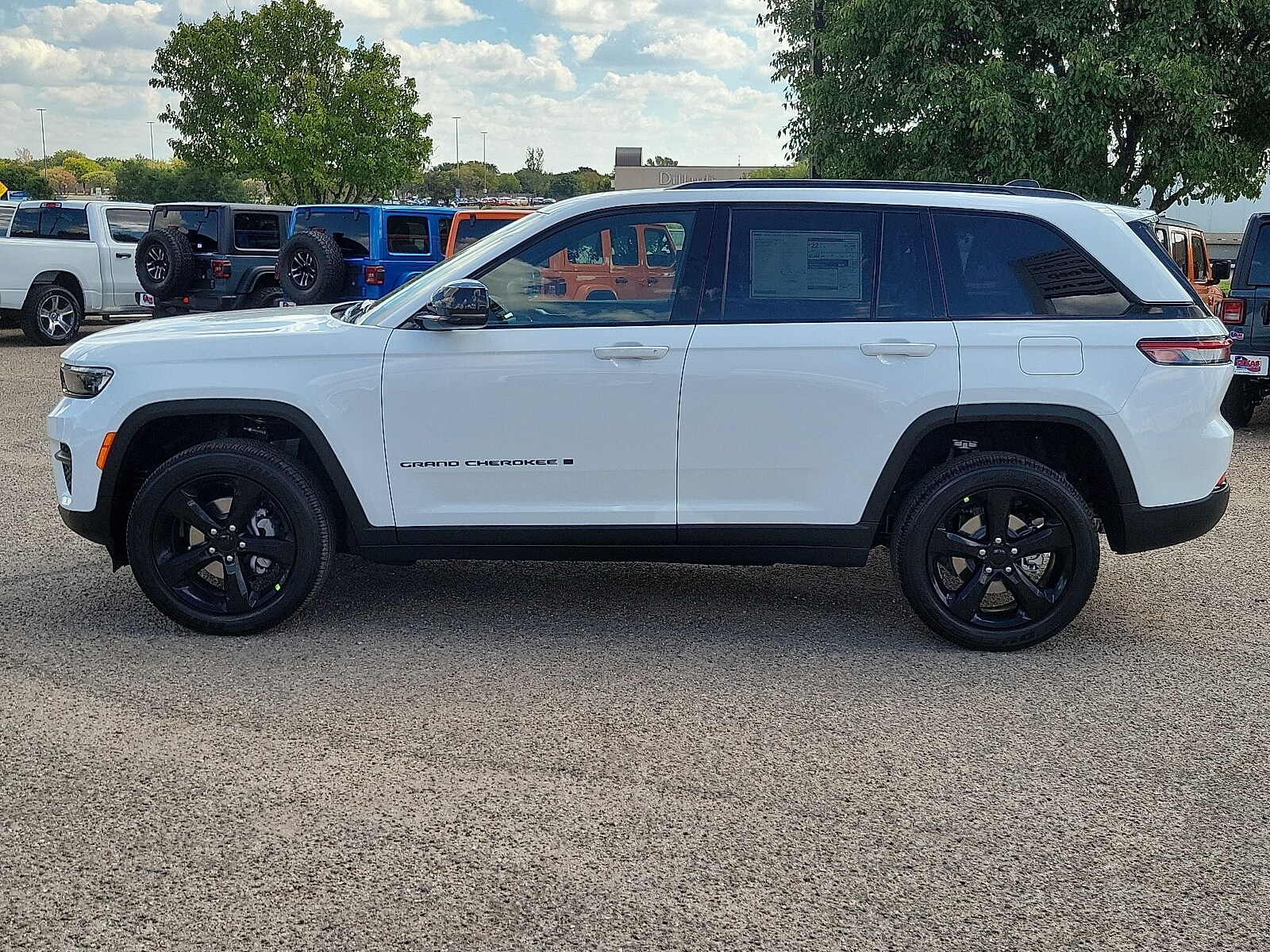 2025 Jeep Grand Cherokee Altitude photo 2