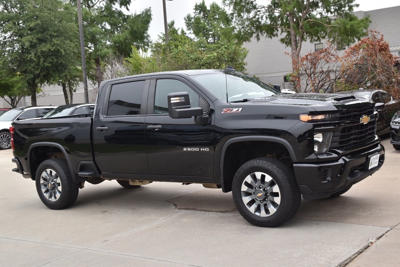 2024 Chevrolet Silverado 2500HD Custom photo 2