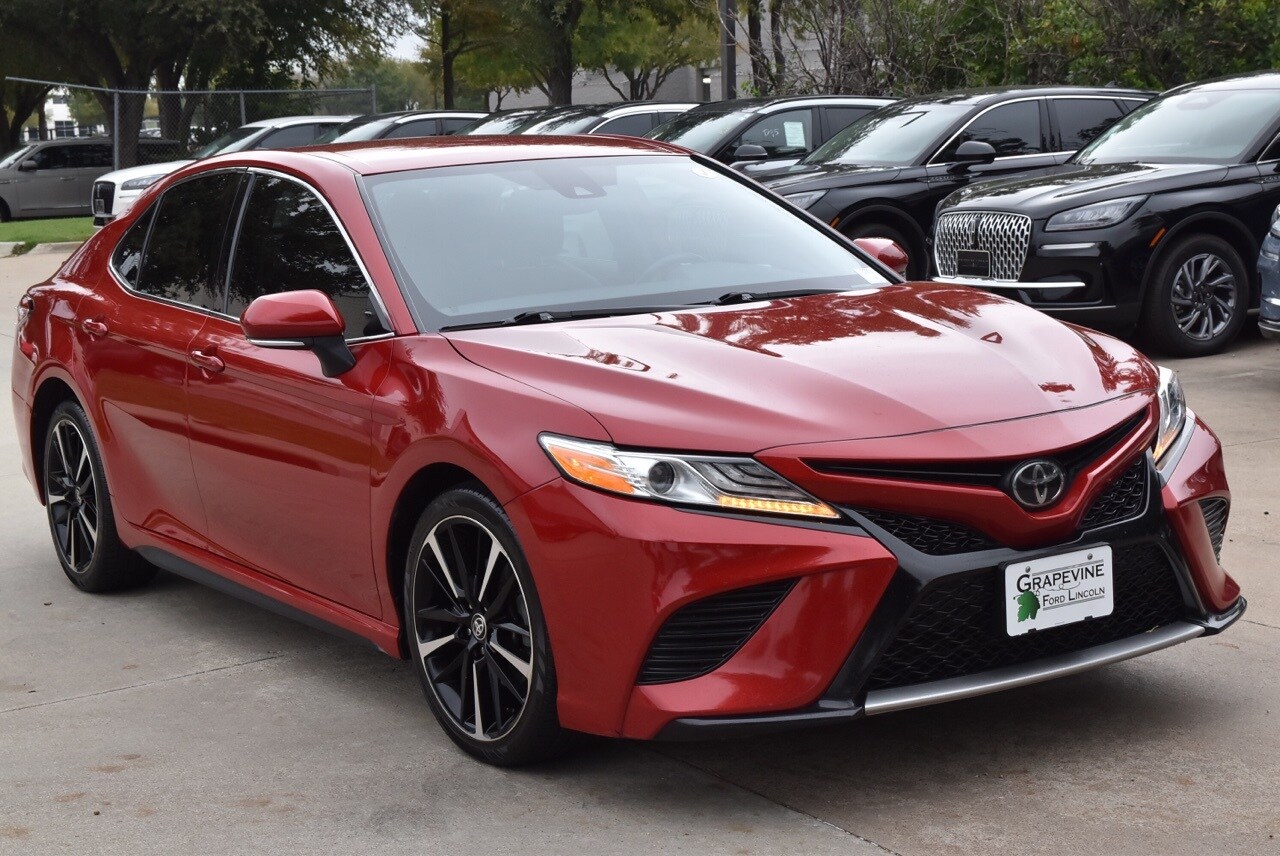 2020 Toyota Camry XSE photo 3