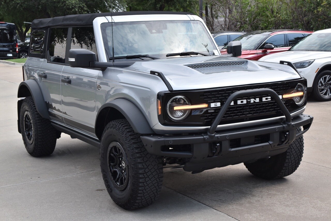 2023 Ford Bronco Wildtrak photo 2