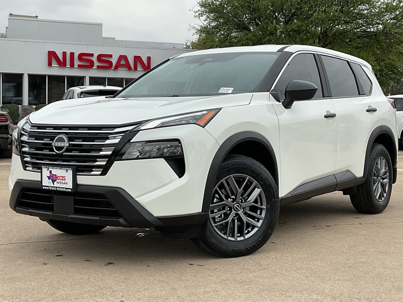 2025 Nissan Rogue S photo 2