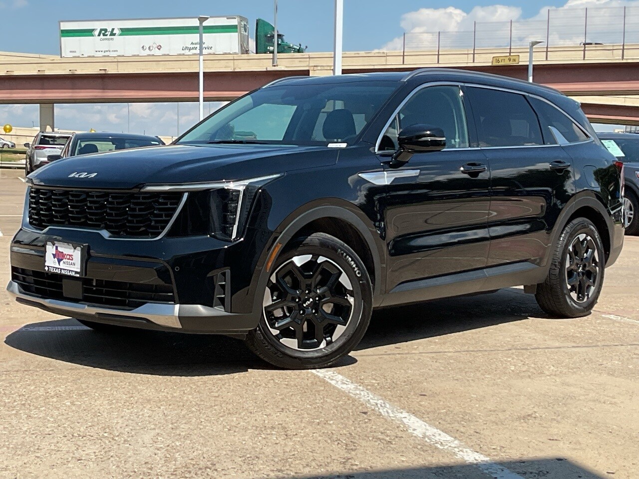 2024 Kia Sorento S photo 2