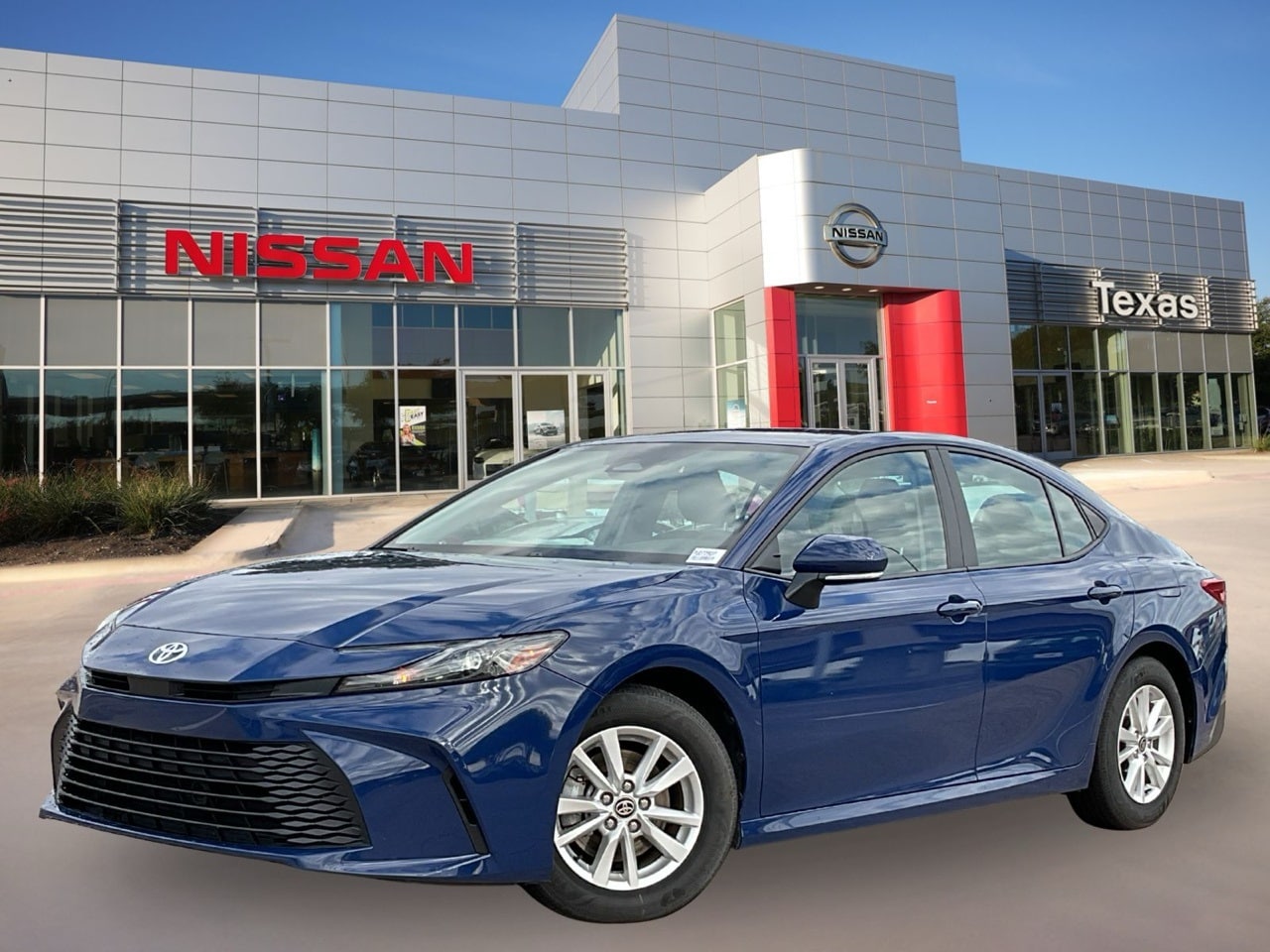 2025 Toyota Camry LE's photo