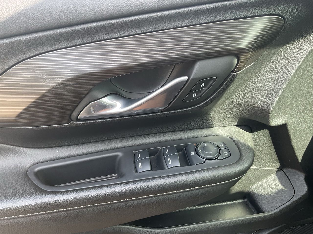 2024 GMC Terrain SLE - Photo 8