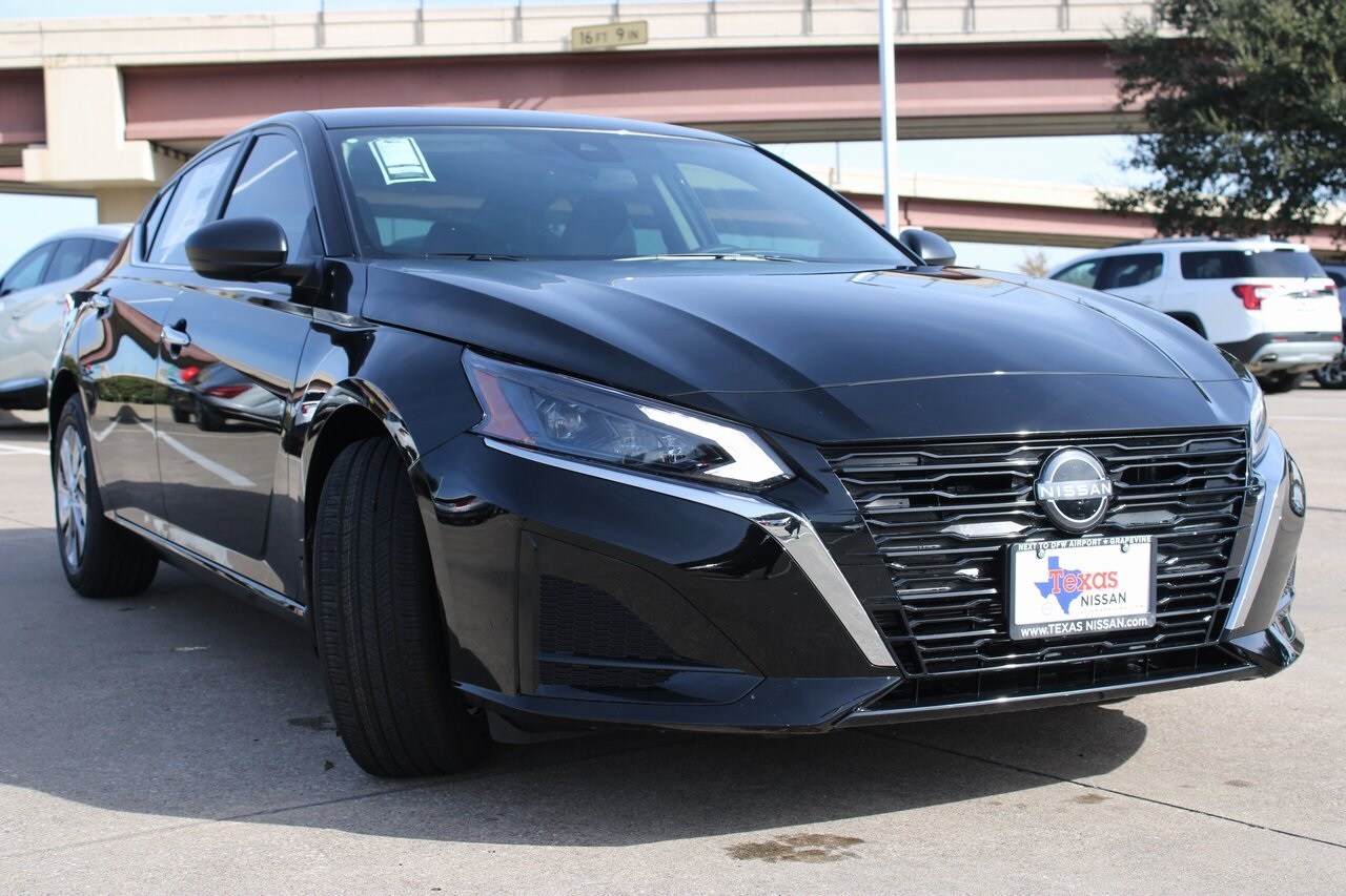 2025 Nissan Altima S photo 4