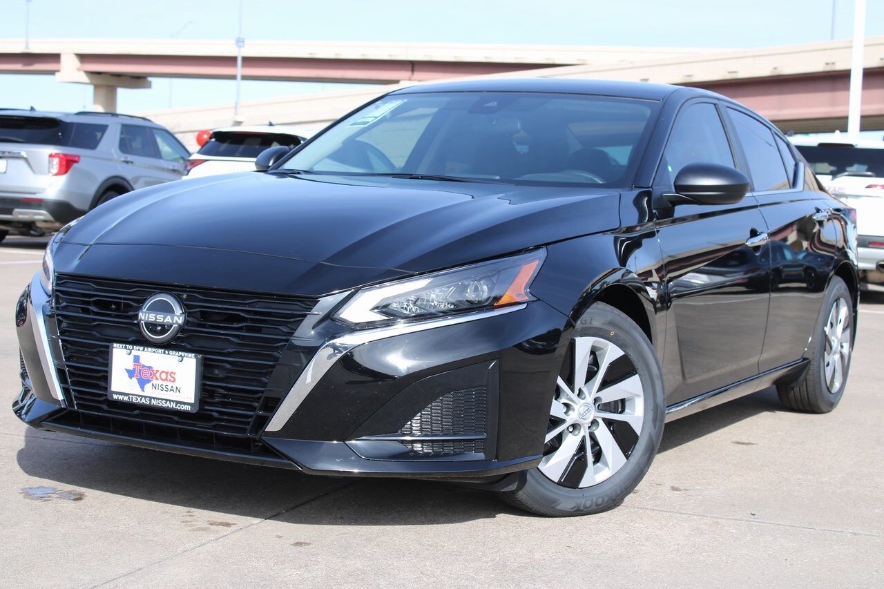 2025 Nissan Altima S photo 2