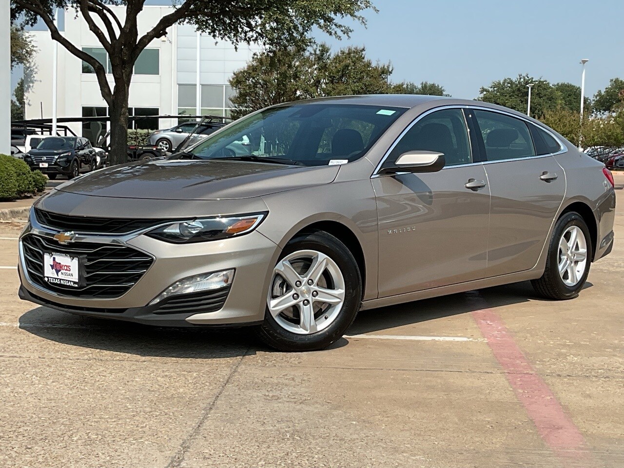 2024 Chevrolet Malibu 1LT photo 2