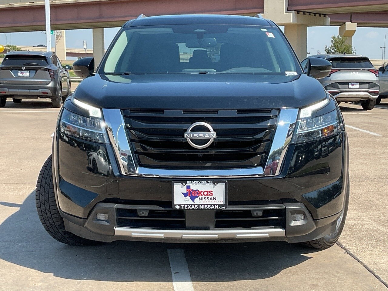 2022 Nissan Pathfinder SL photo 3