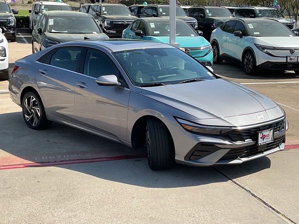 Used 2025 Hyundai Elantra SEL Convenience Sedan