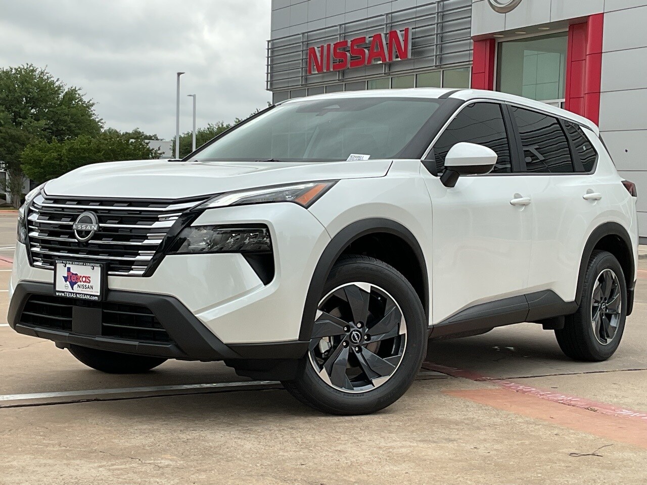 2025 Nissan Rogue SV photo 2