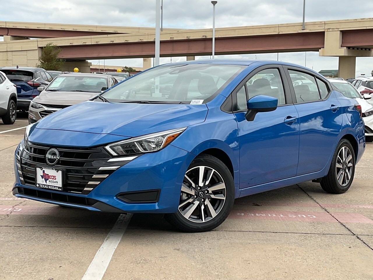 2023 Nissan Versa 1.6 SV photo 2