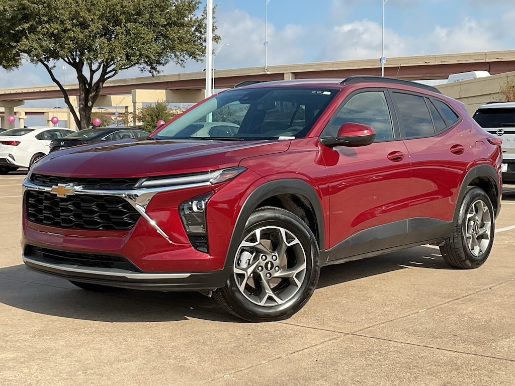 Used 2025 Chevrolet Trax LT SUV