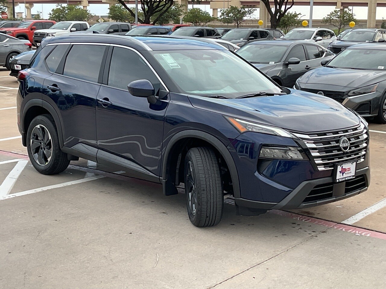 2026 Nissan Rogue SV photo 2