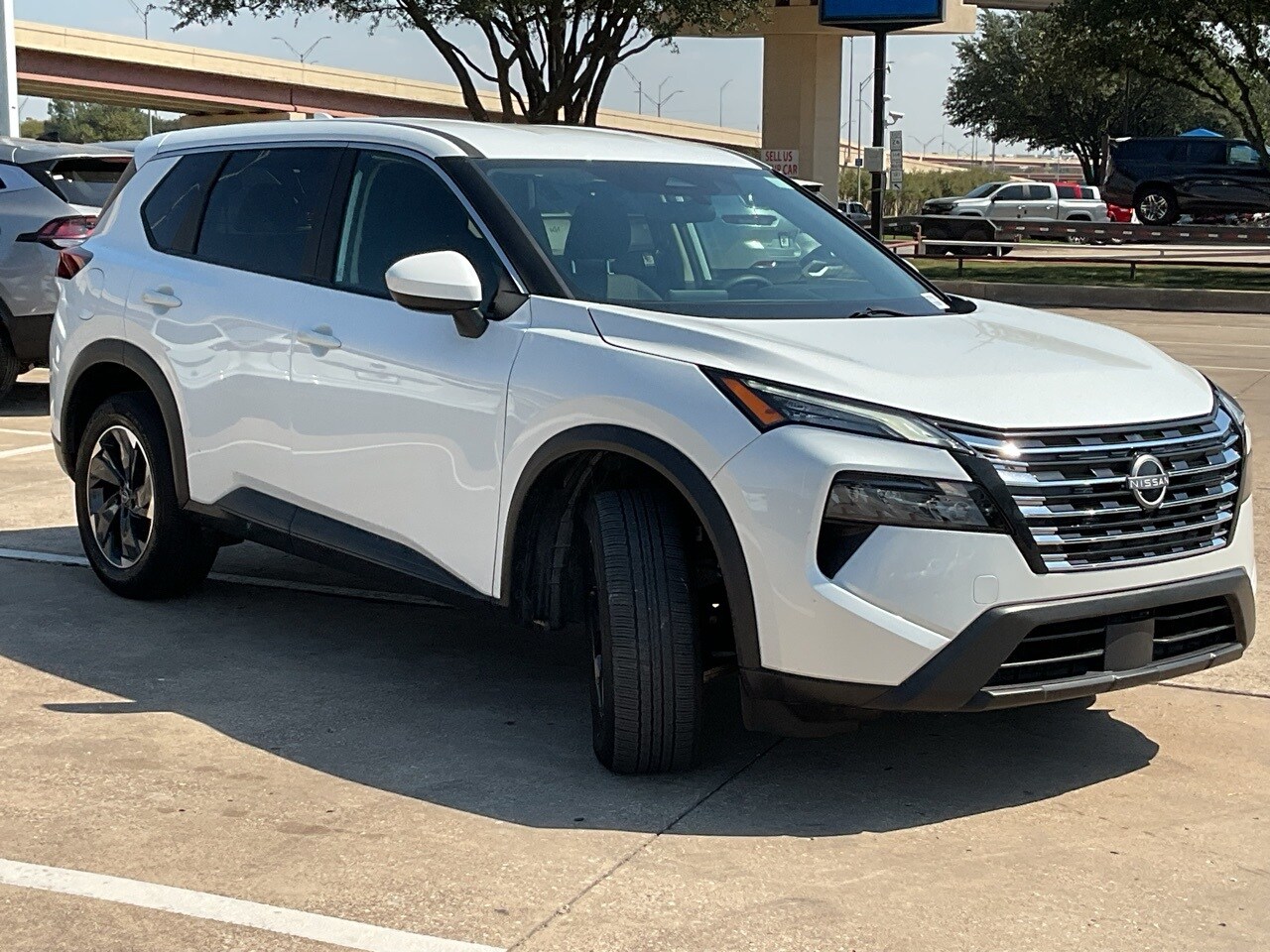 2024 Nissan Rogue SV photo 4