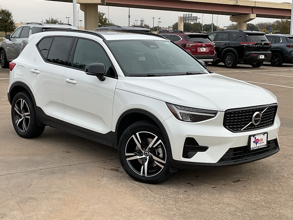 Used 2024 Volvo XC40 B5 Core SUV