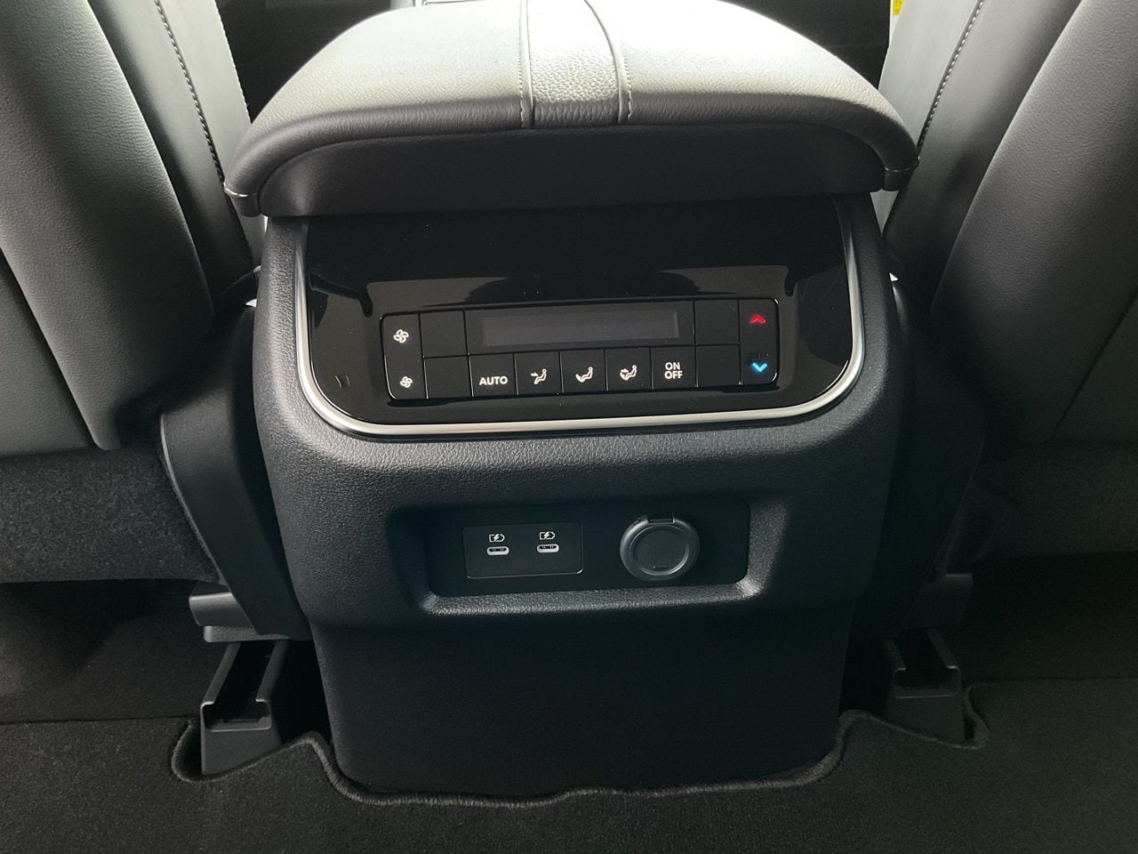 2026 Nissan Armada SV - Photo 19