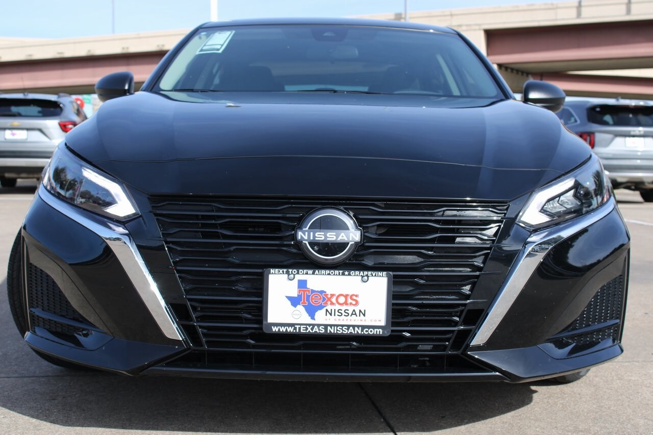 2025 Nissan Altima S photo 3