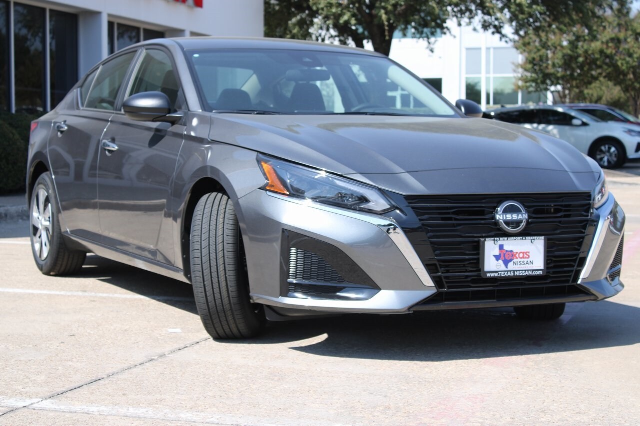 2025 Nissan Altima S photo 4