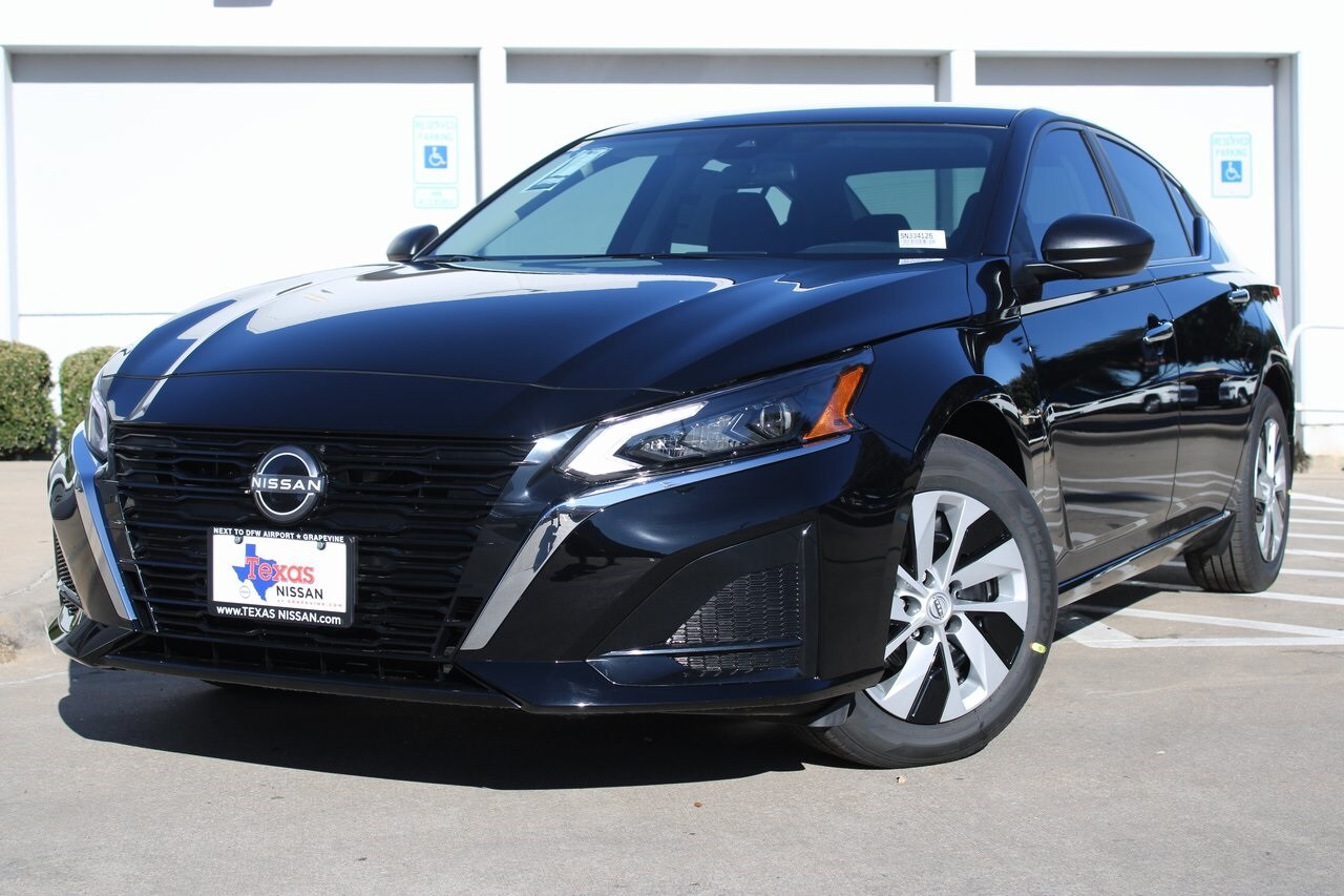 2025 Nissan Altima S photo 2