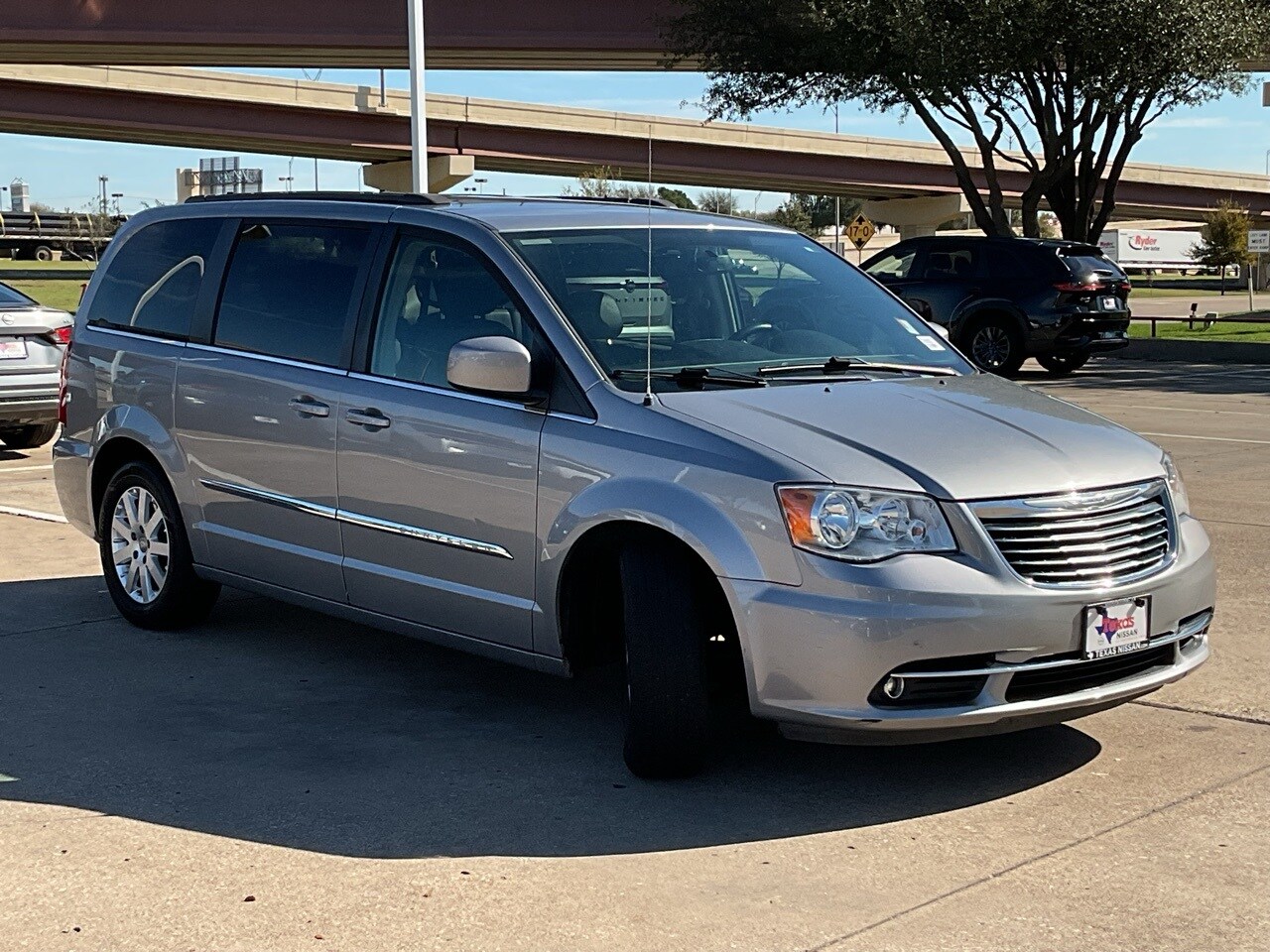2016 Chrysler Town & Country Touring photo 4