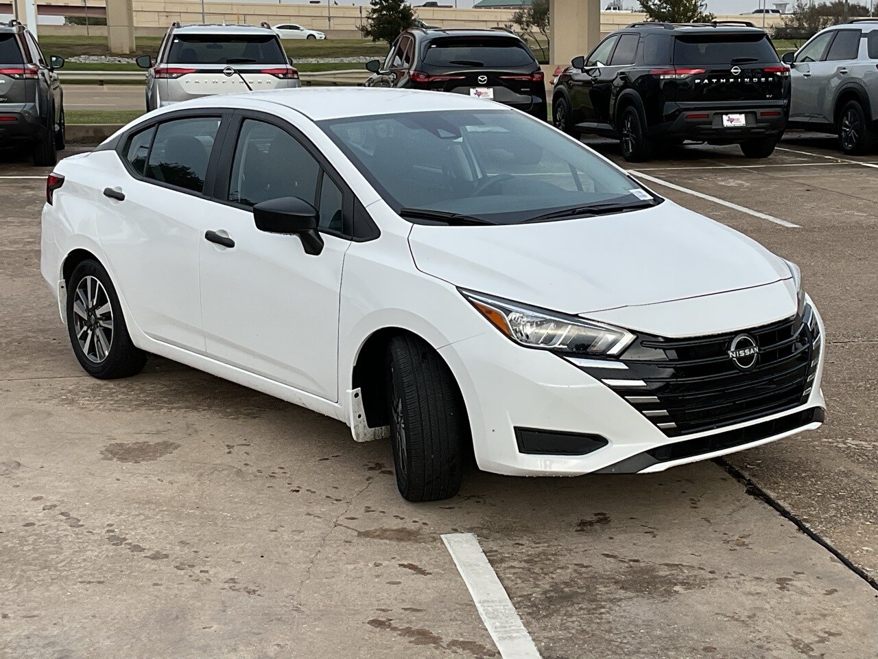 2024 Nissan Versa 1.6 S photo 4