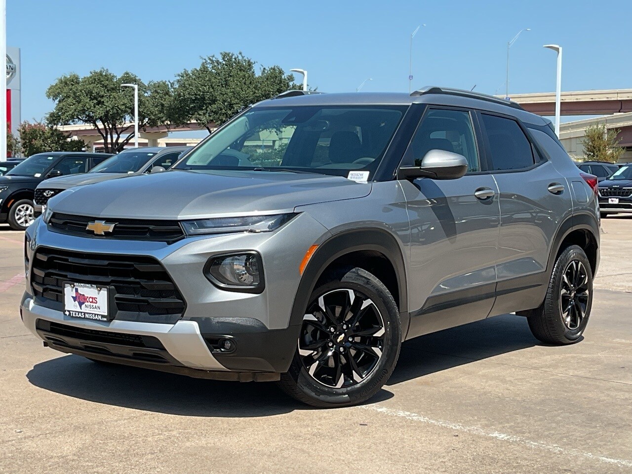 2023 Chevrolet Trailblazer LT photo 2
