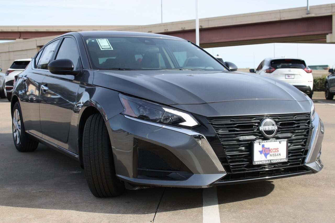 2025 Nissan Altima S photo 4