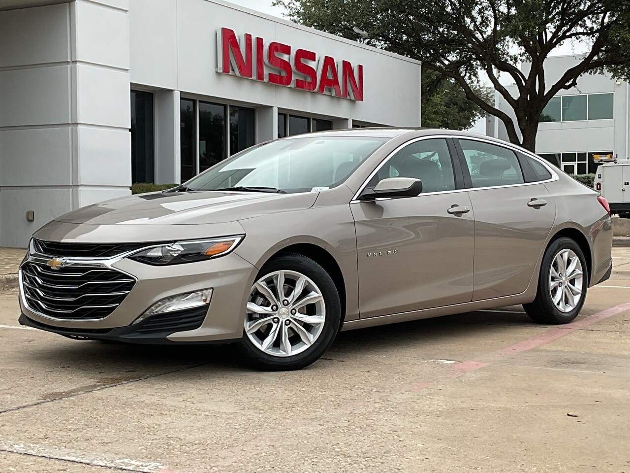 2023 Chevrolet Malibu 1LT photo 2