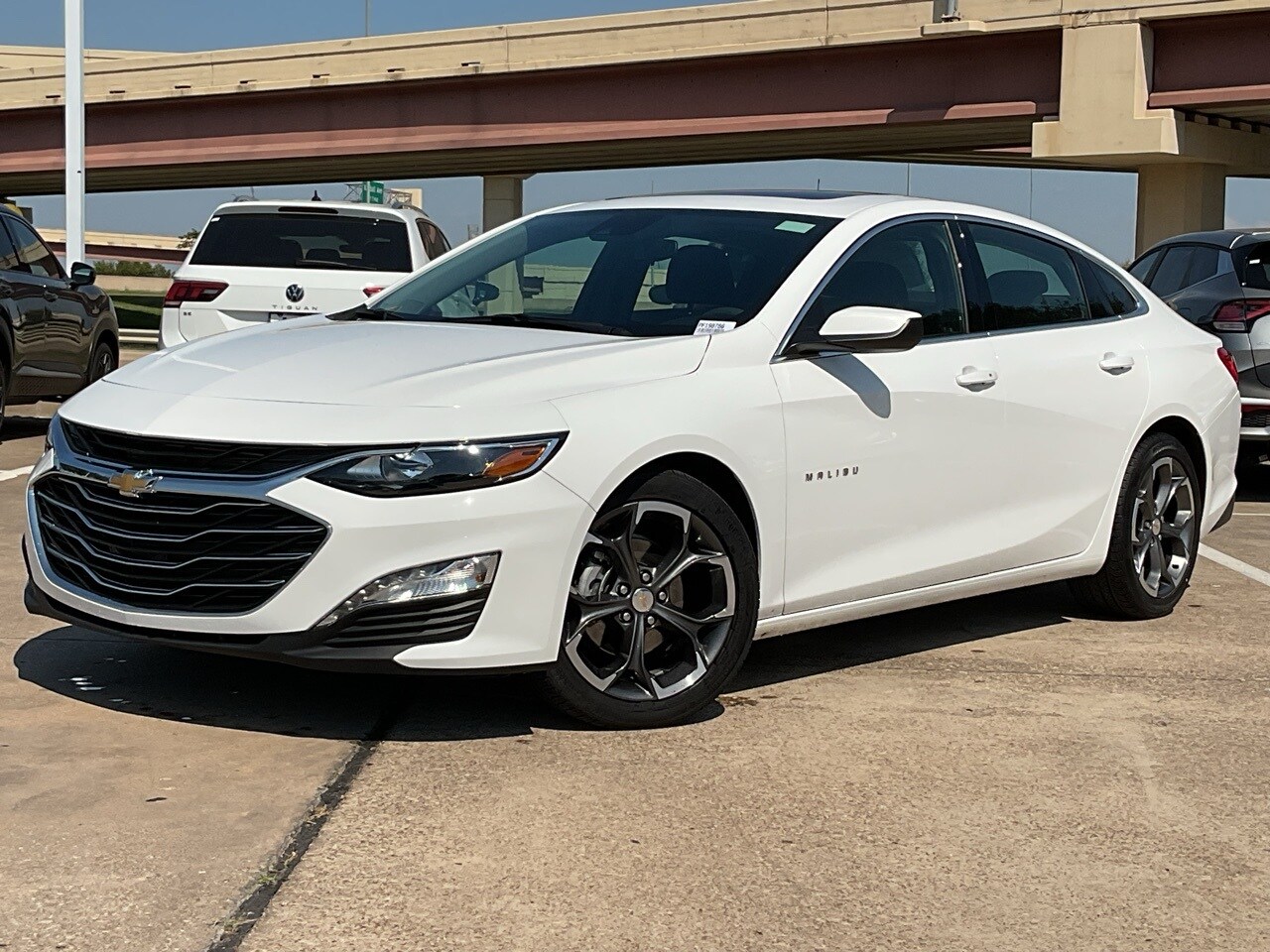 2024 Chevrolet Malibu 1LT photo 2