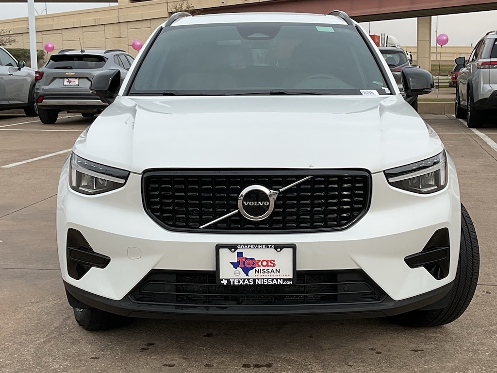 Used 2024 Volvo XC40 B5 Core SUV