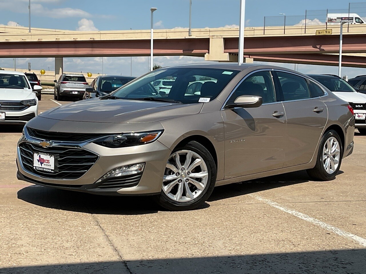 2024 Chevrolet Malibu 1LT photo 2