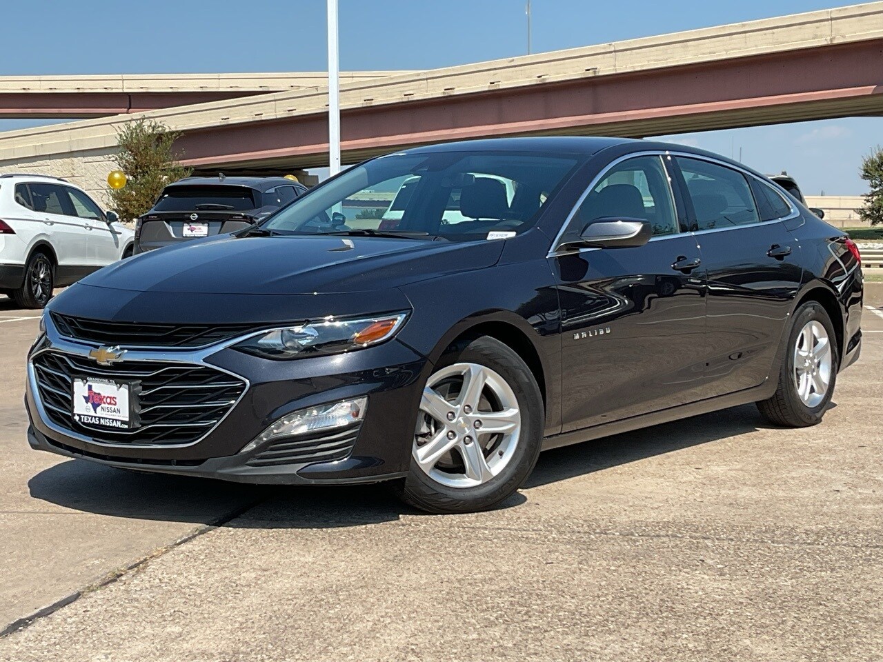 2023 Chevrolet Malibu 1LT photo 2