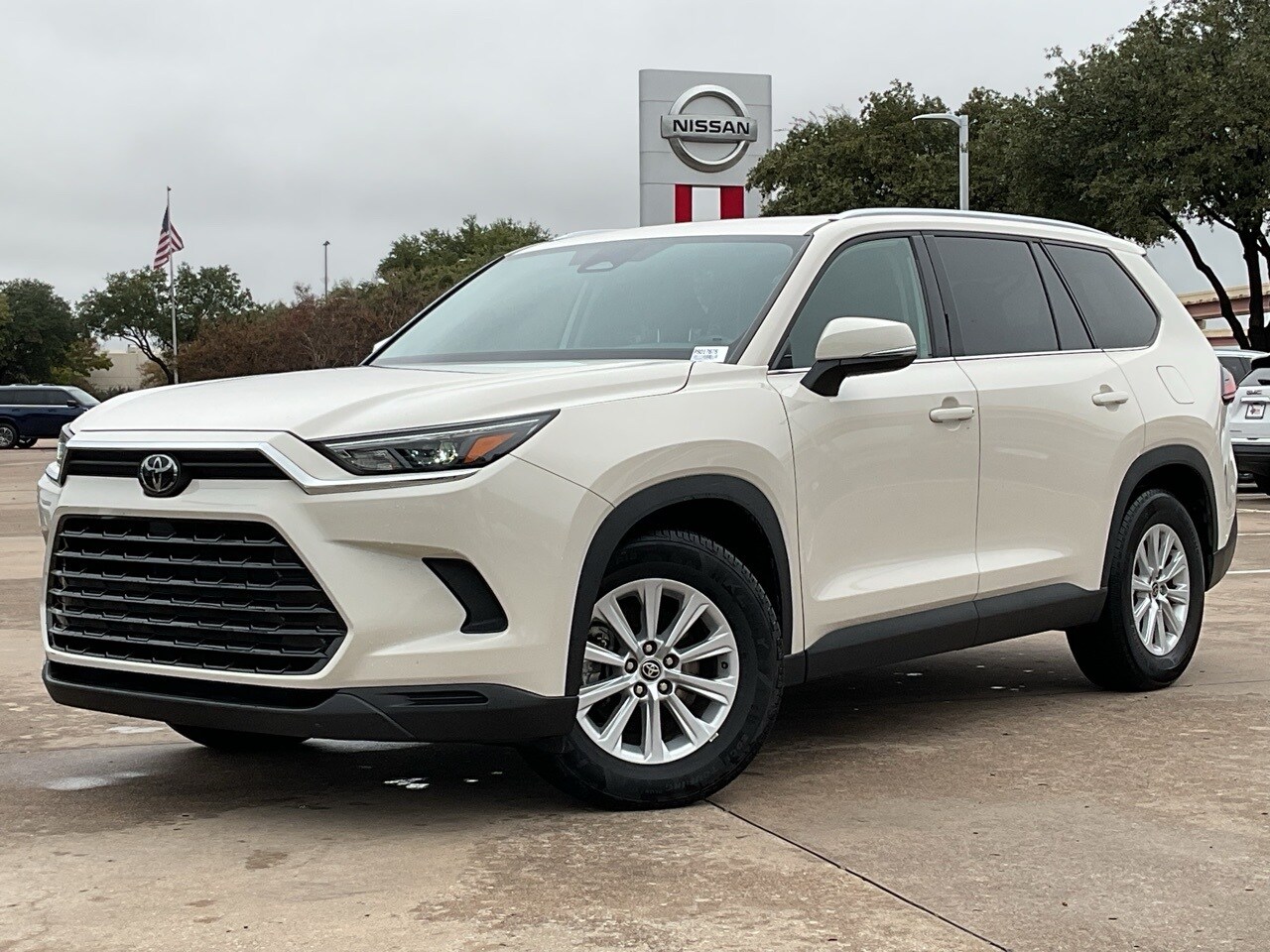2024 Toyota Grand Highlander XLE photo 2