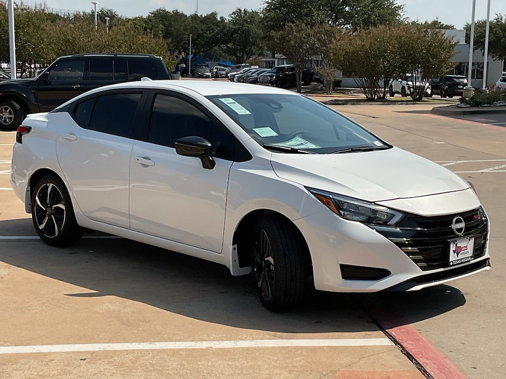 New 2025 Nissan Versa 1.6 SR Sedan