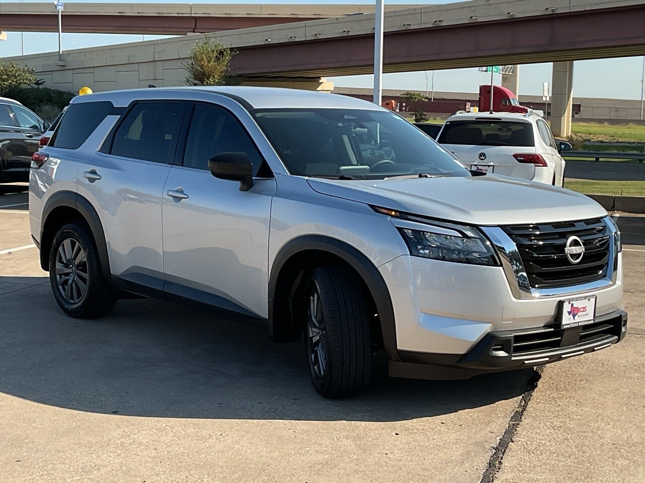 2024 Nissan Pathfinder S photo 4