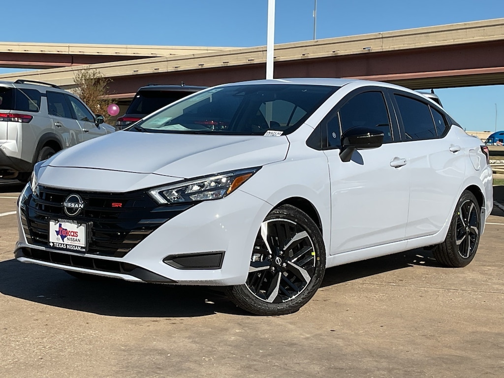 New 2025 Nissan Versa 1.6 SR Sedan