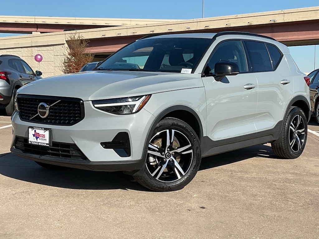 Used 2024 Volvo XC40 B5 Core SUV