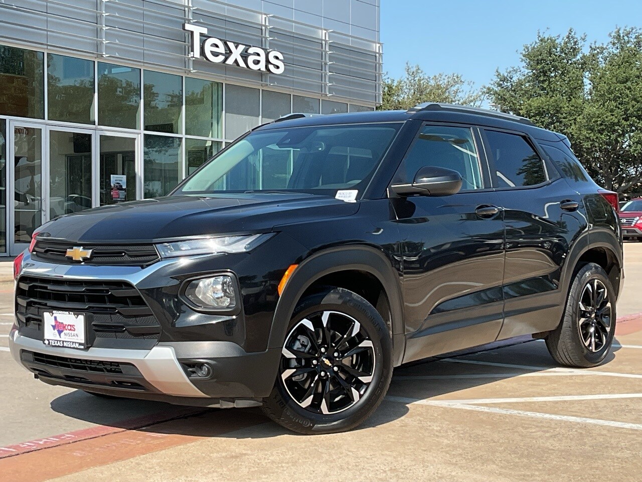 2023 Chevrolet Trailblazer LT photo 2