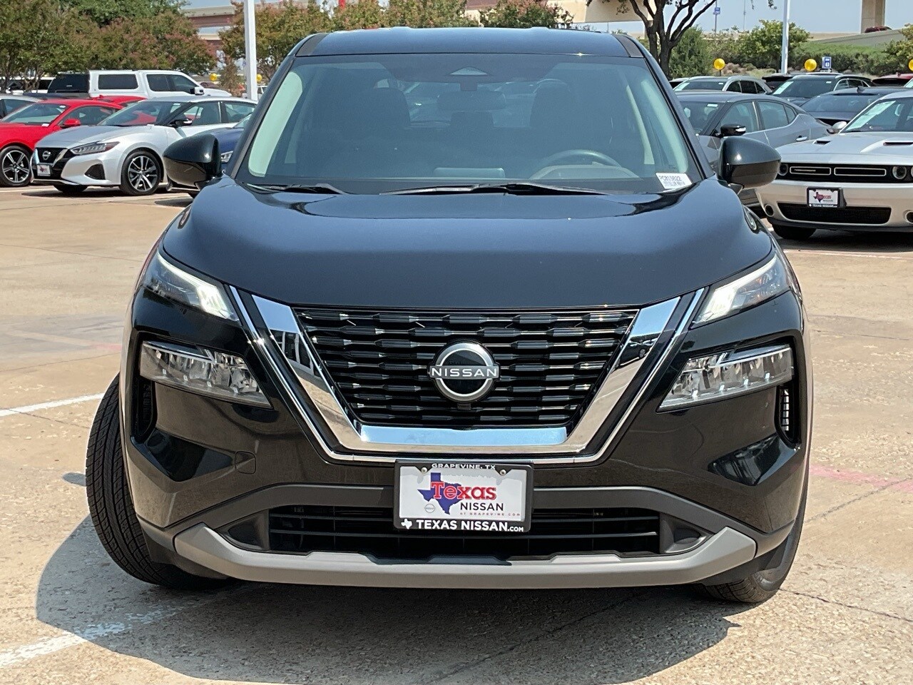 2023 Nissan Rogue SV photo 2