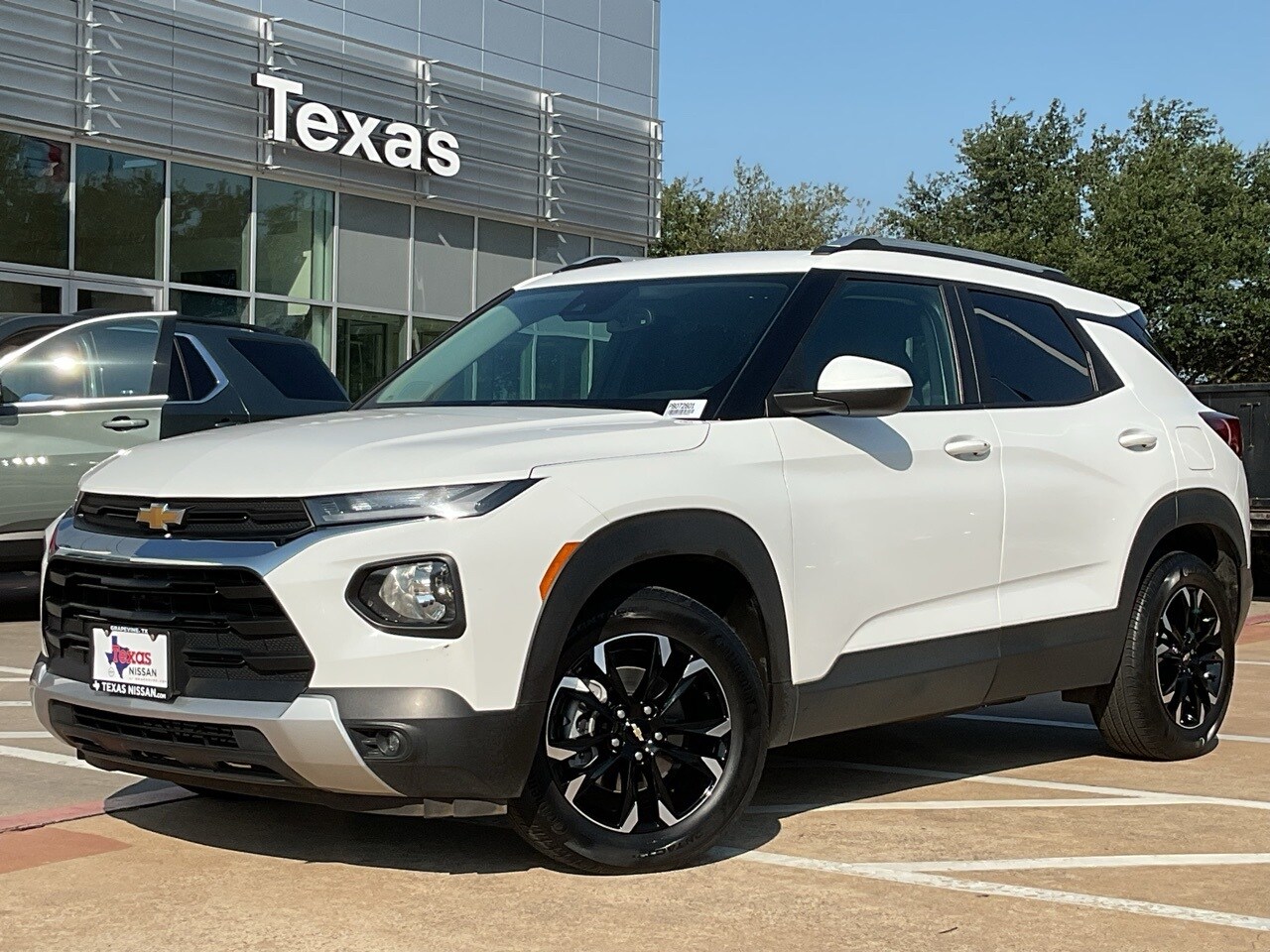 2023 Chevrolet Trailblazer LT photo 2