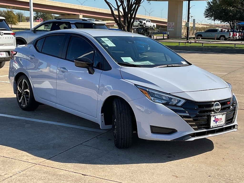 New 2025 Nissan Versa 1.6 SR Sedan