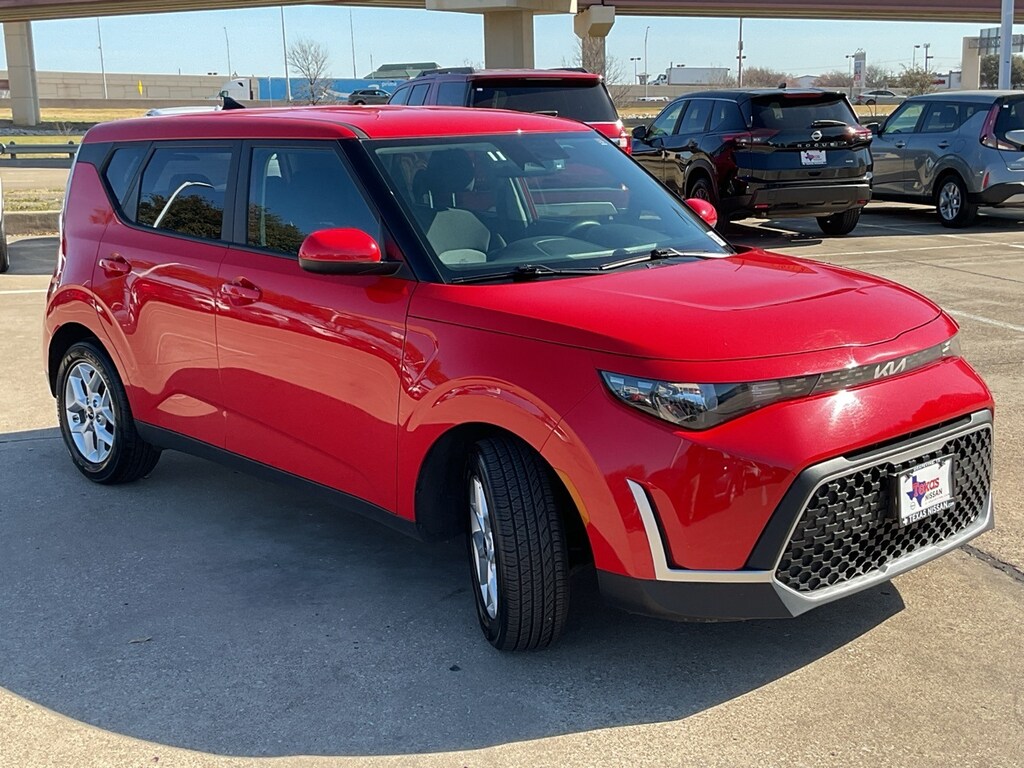 Used 2025 Kia Soul LX Hatchback