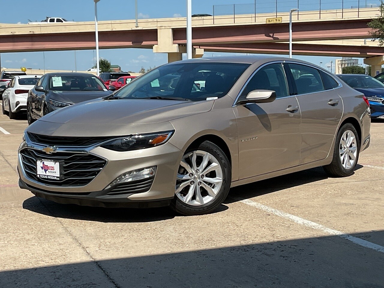 2023 Chevrolet Malibu 1LT photo 2