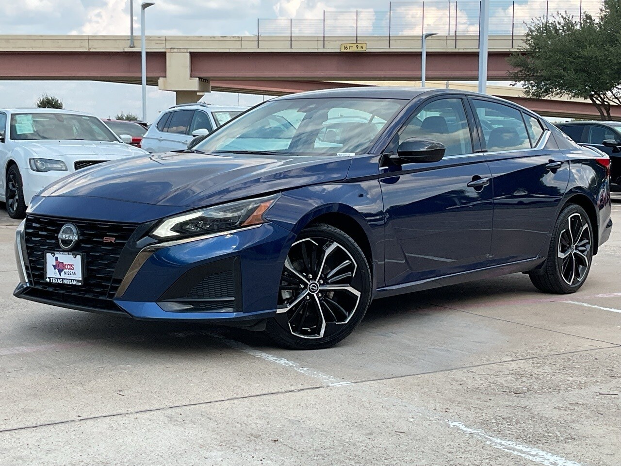 2024 Nissan Altima 2.5 SR photo 2