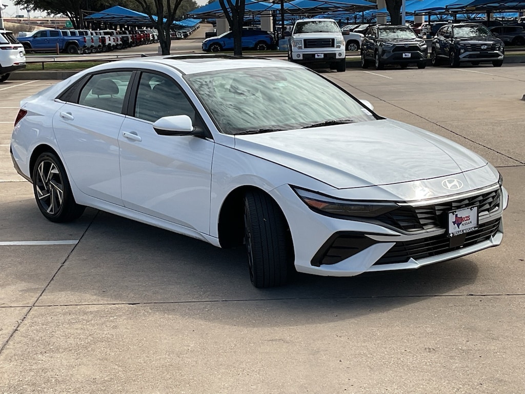 Used 2025 Hyundai Elantra SEL Convenience Sedan